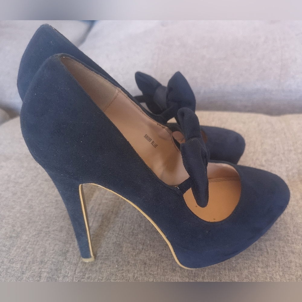 Beautiful shoes. - Picture 3 of 11